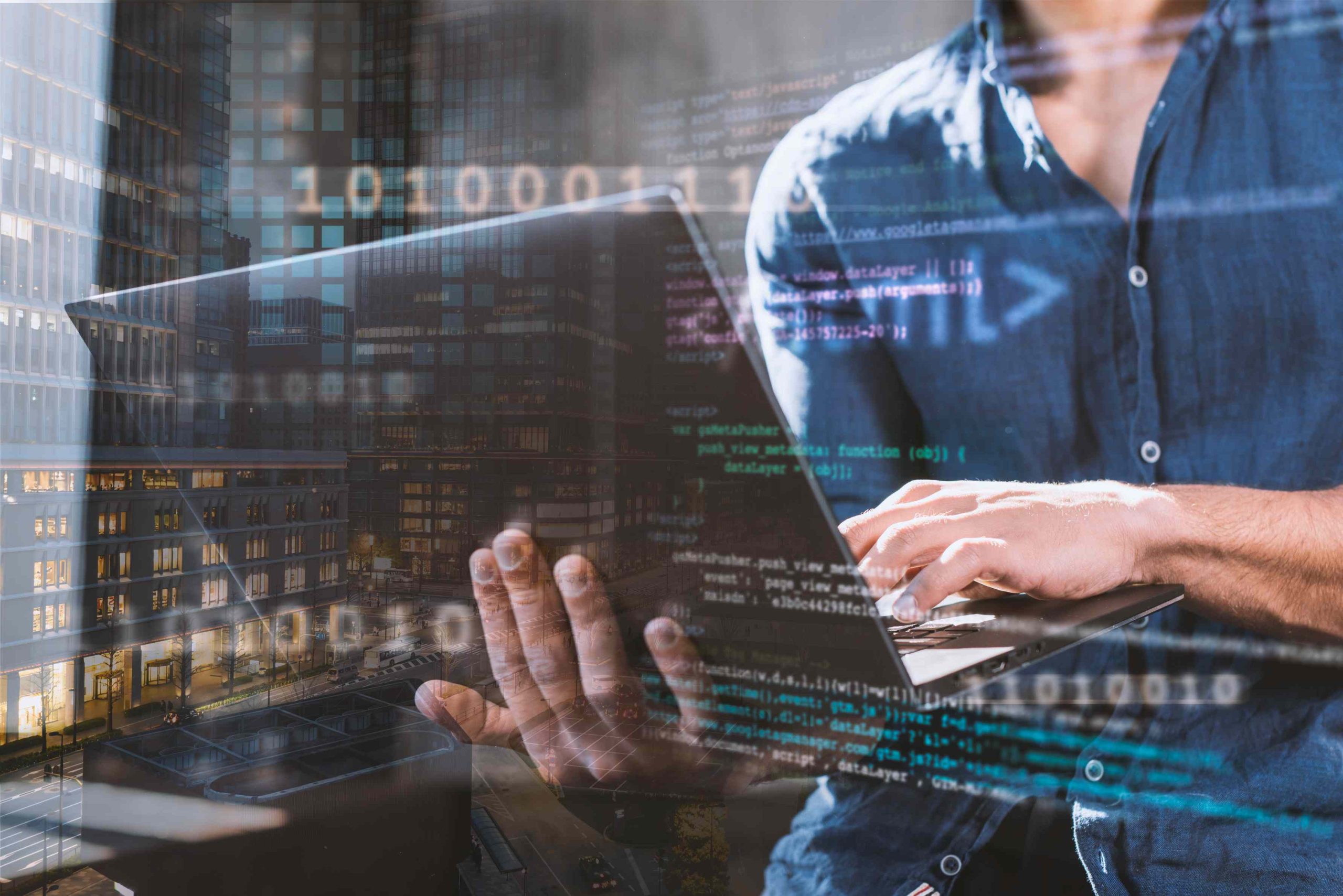 Especialista en administración de servidores gestionando remotamente infraestructura crítica desde una interfaz optimizada para VPS y cloud.
